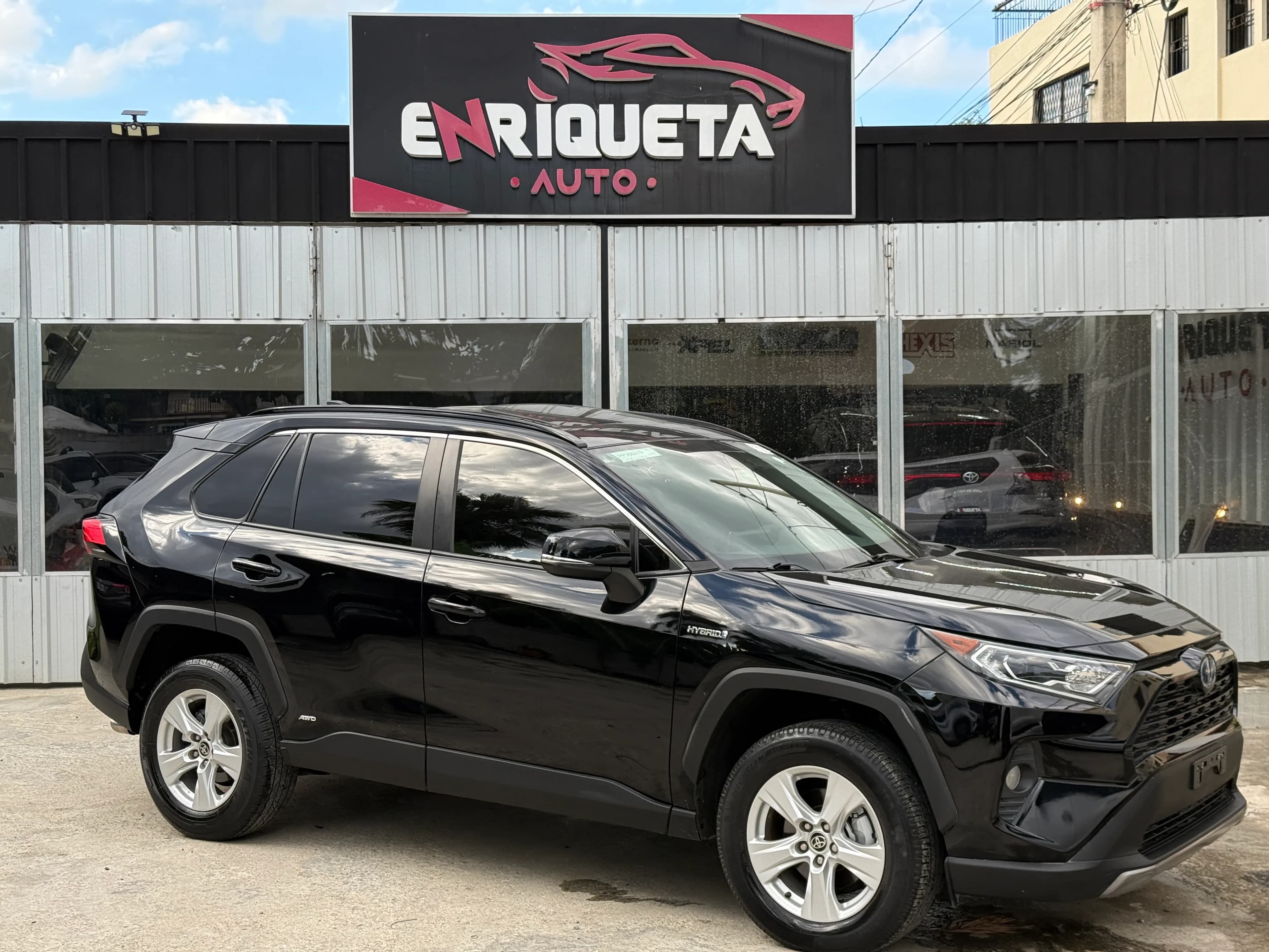 Toyota RAV4 XLE HYBRID 2021